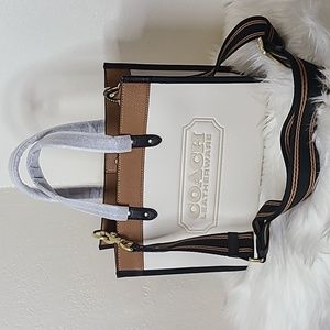 💯 Authentic Coach OTG Handbag 🍀